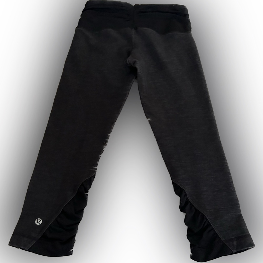 CLEARANCE Lululemon Leggings Capri 4